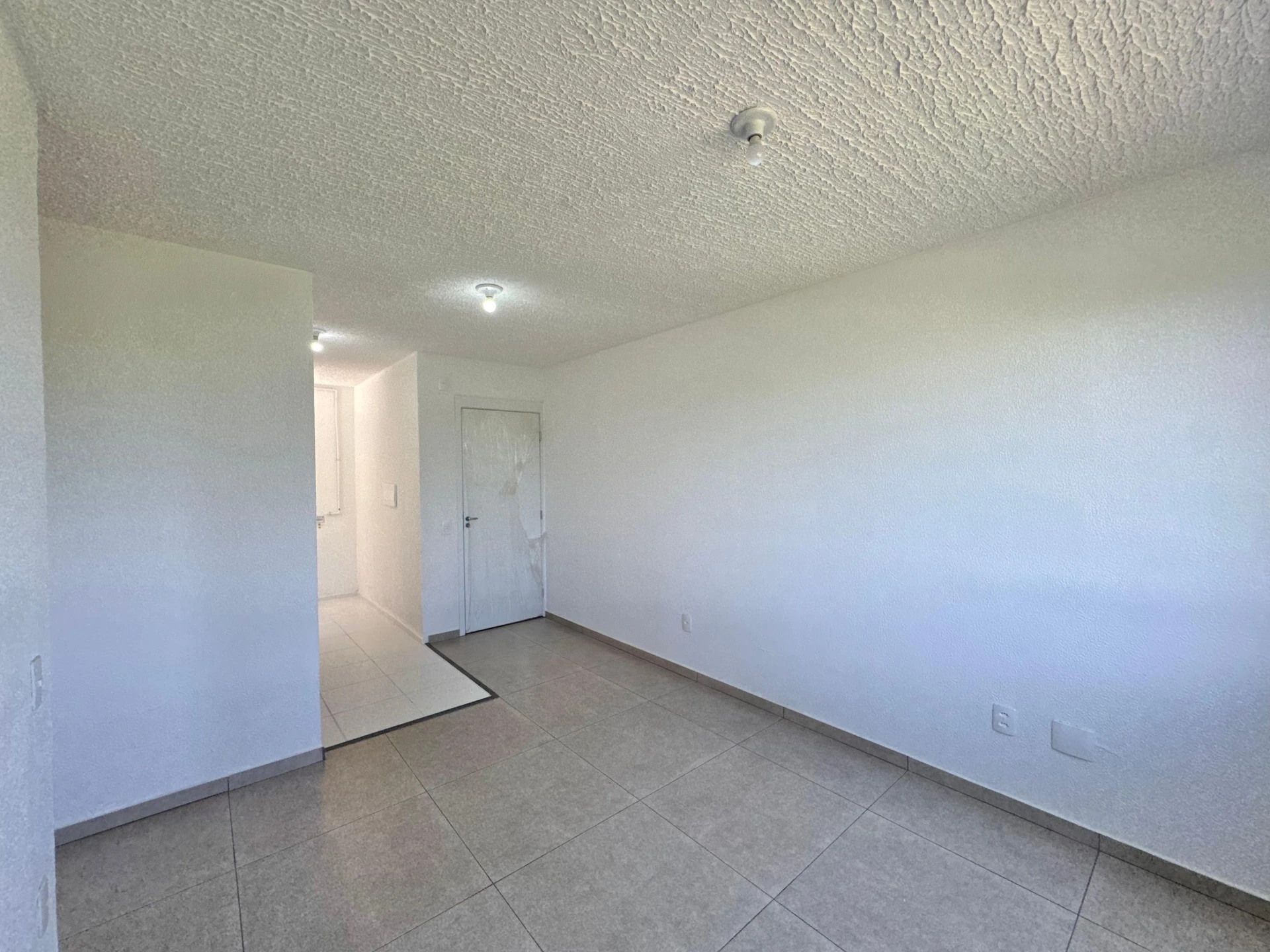 Unfurnished apartment with closed kitchen and 2 bedrooms — photo 10