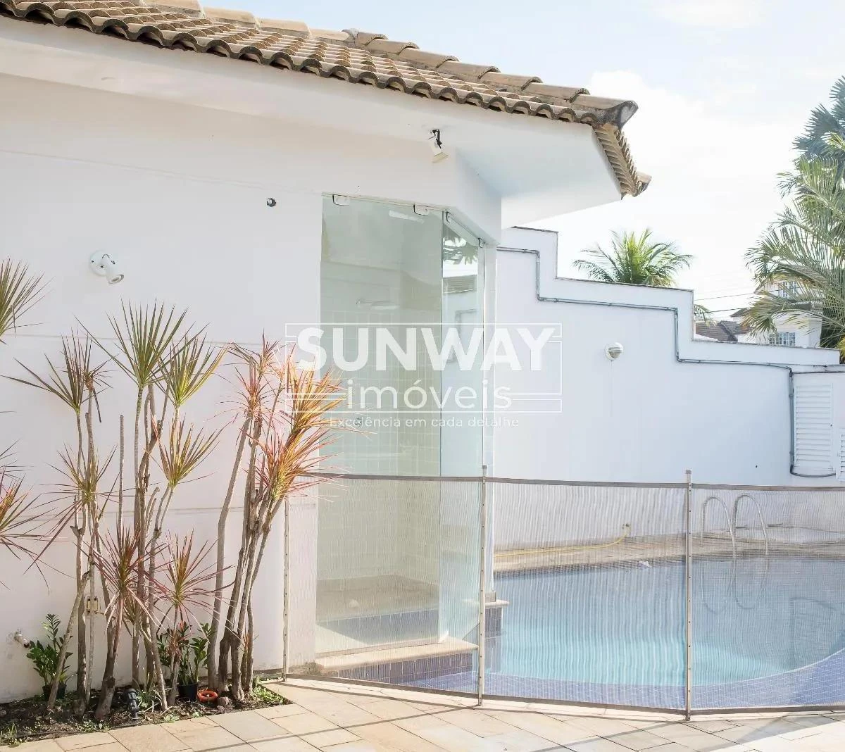 5-bedroom house with a walk-in closet in Rio de Janeiro — photo 10