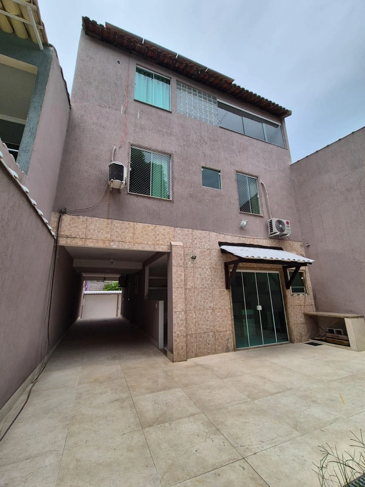 Unfurnished house with 5 bedrooms and integrated kitchen — photo 27