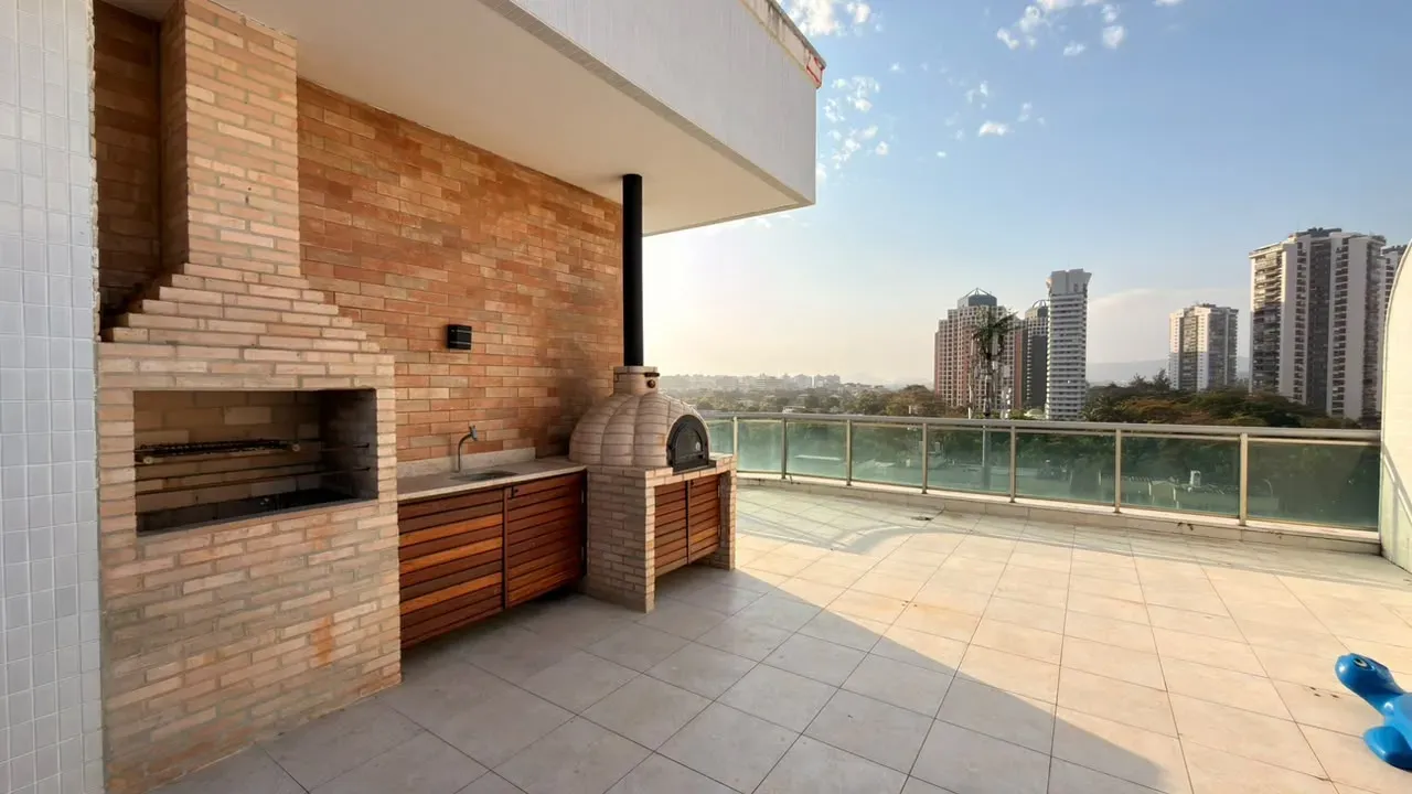 575 m² apartment with 5 en-suite bedrooms and glass balcony — photo 51