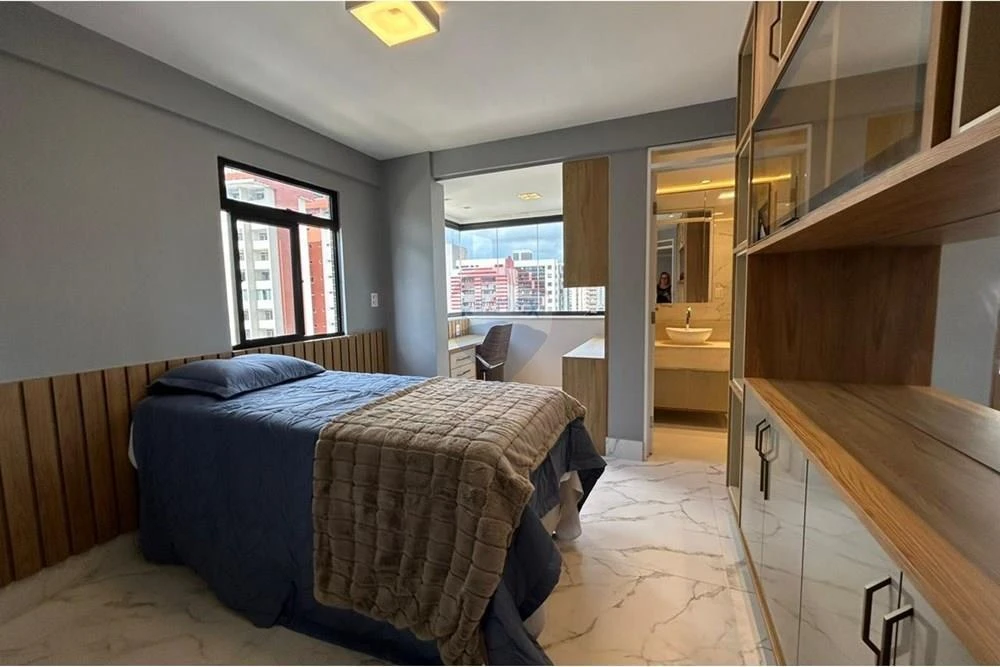 Furnished apartment, 132 m², with a glass-enclosed balcony — photo 7