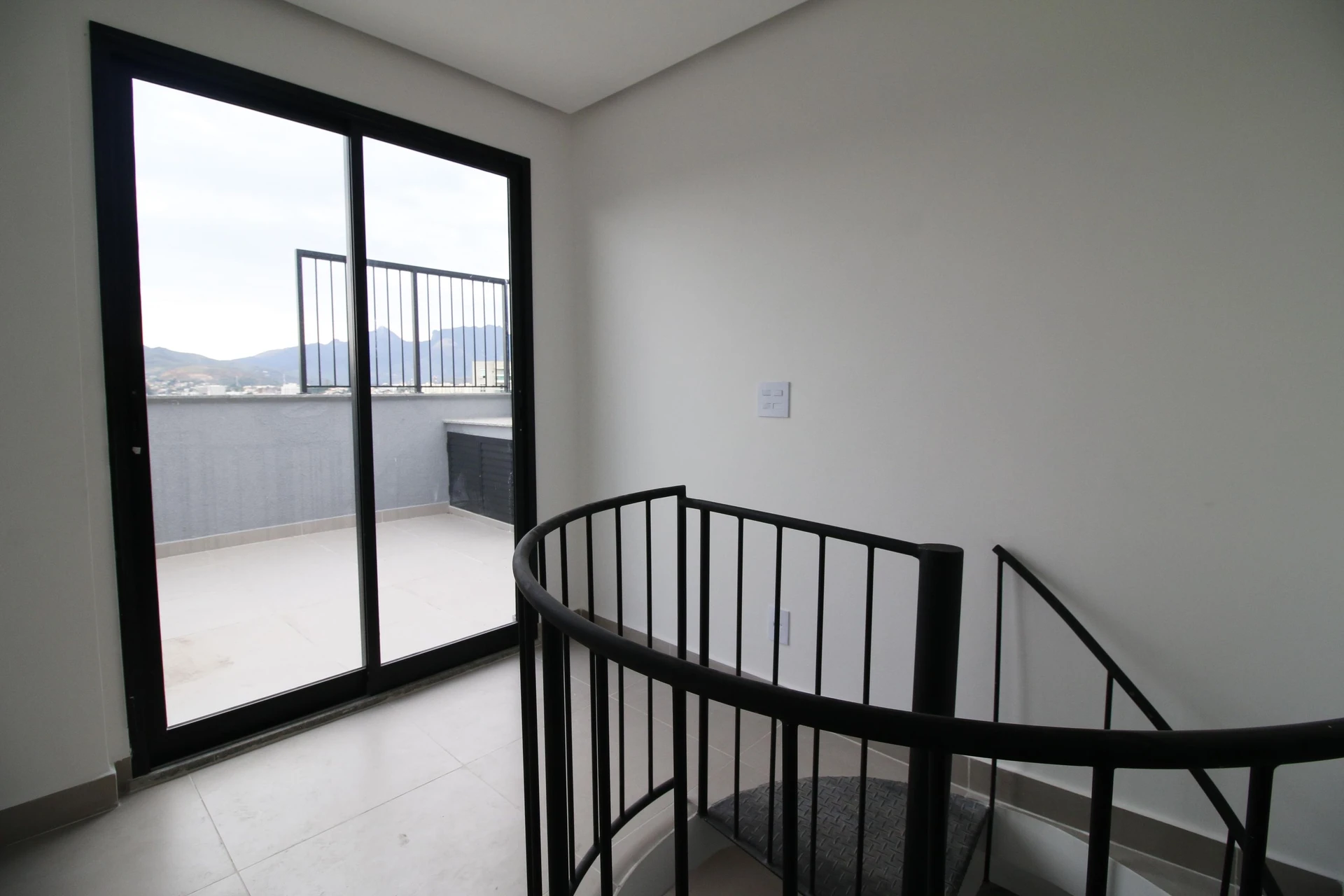Home office in a 2-bedroom apartment, 130 m² — photo 9