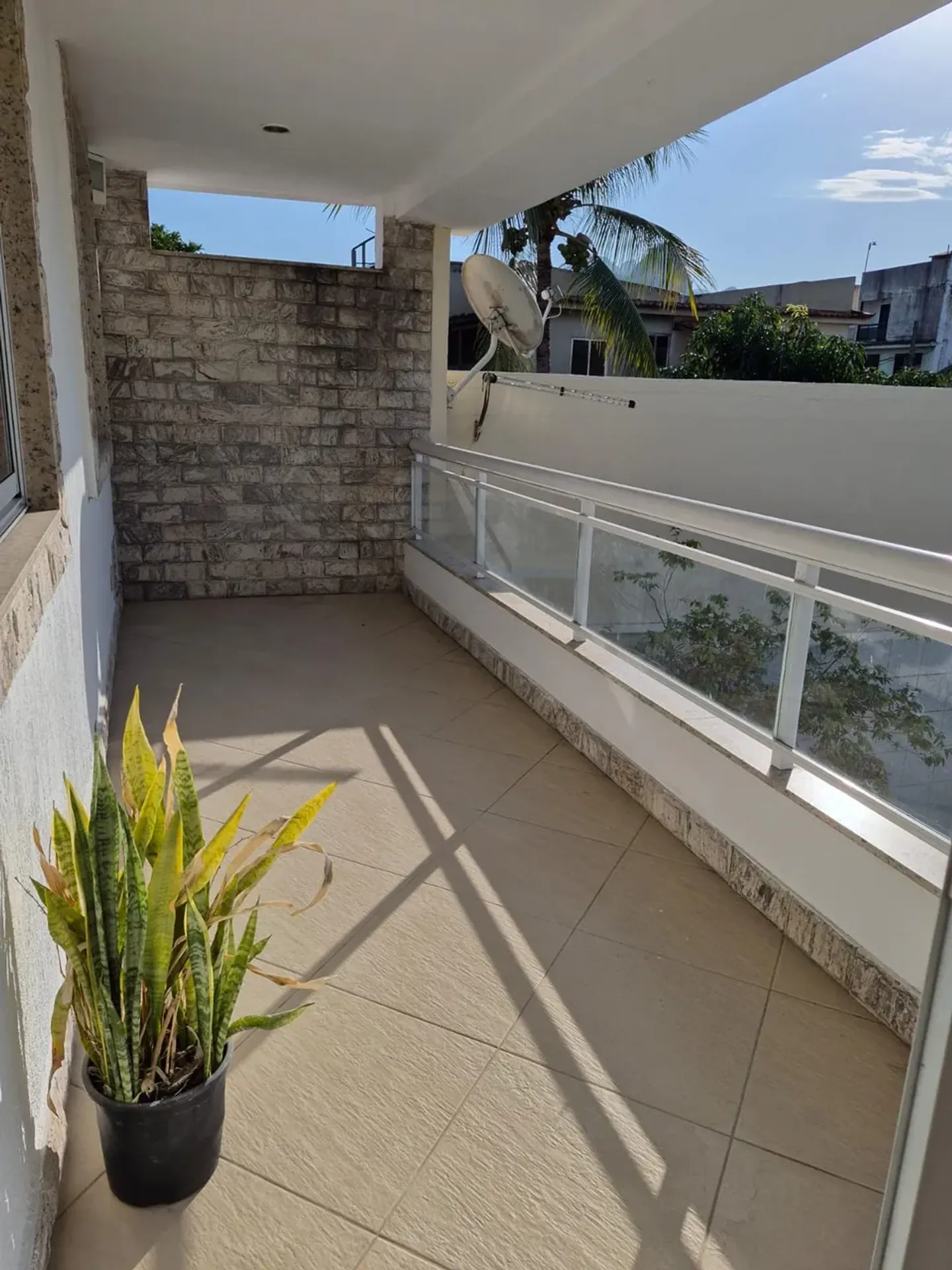 Unfurnished house with 4 bedrooms and 4 bathrooms and pool — photo 28