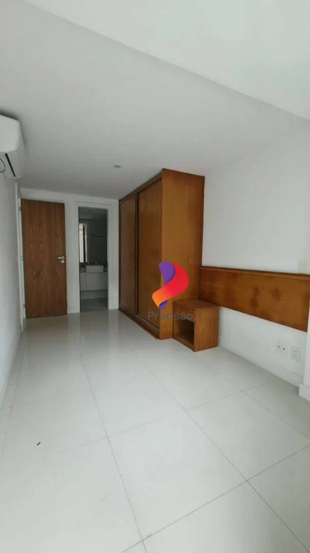 Apartment with enclosed balcony and 4 bedrooms — photo 22