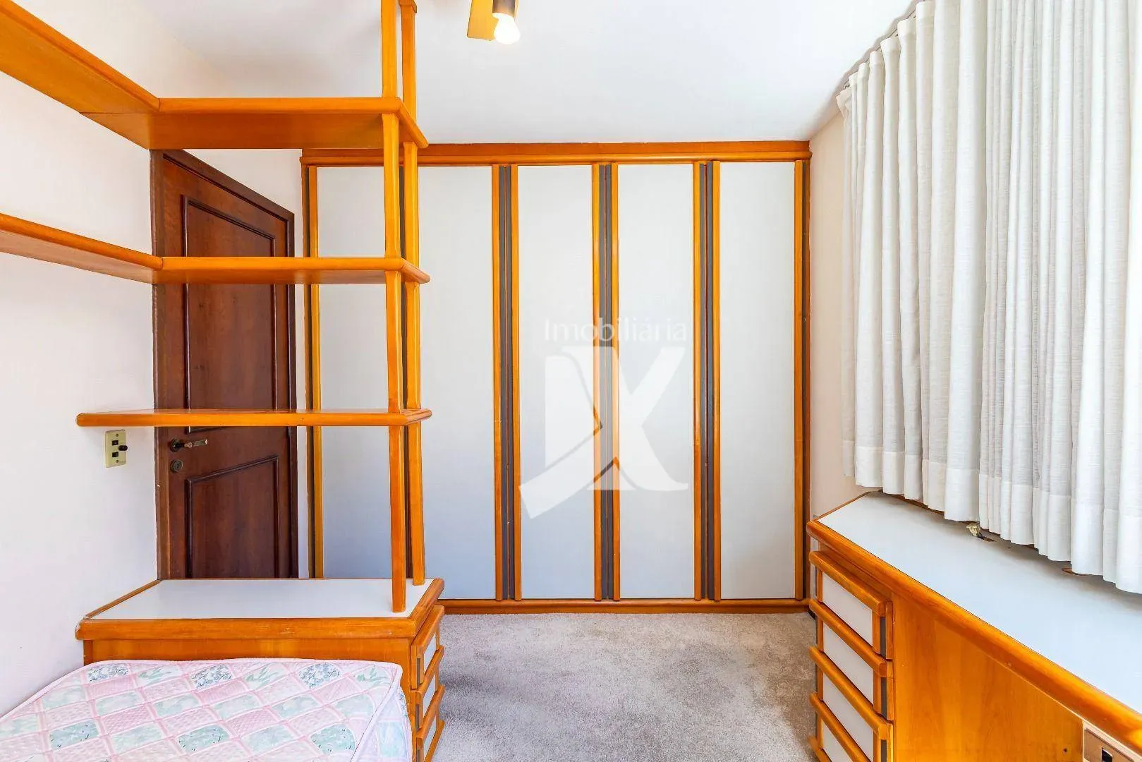 Furnished 3-bedroom apartment with balcony — photo 24
