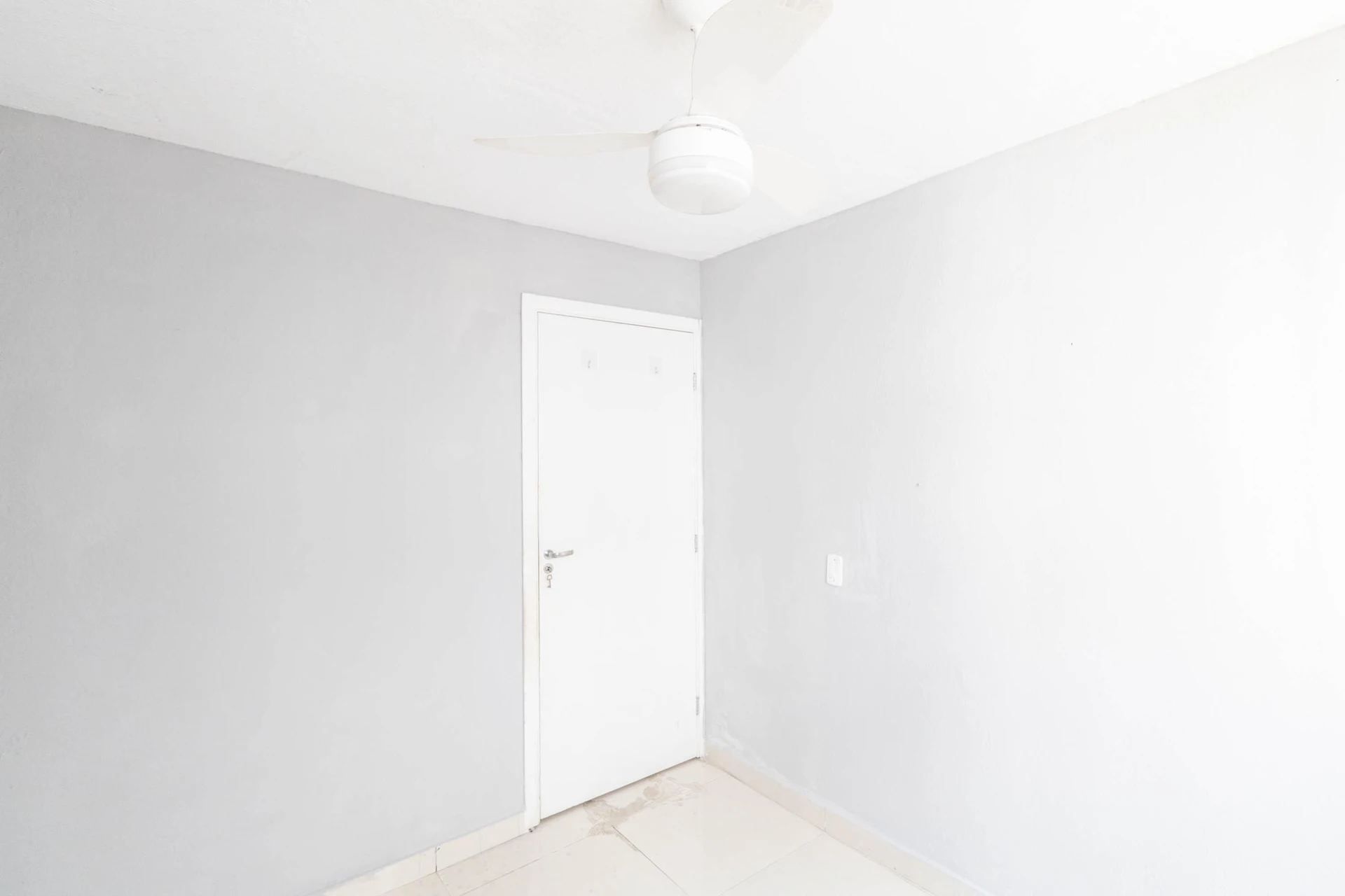 2-bedroom apartment in a building with a gym — photo 31