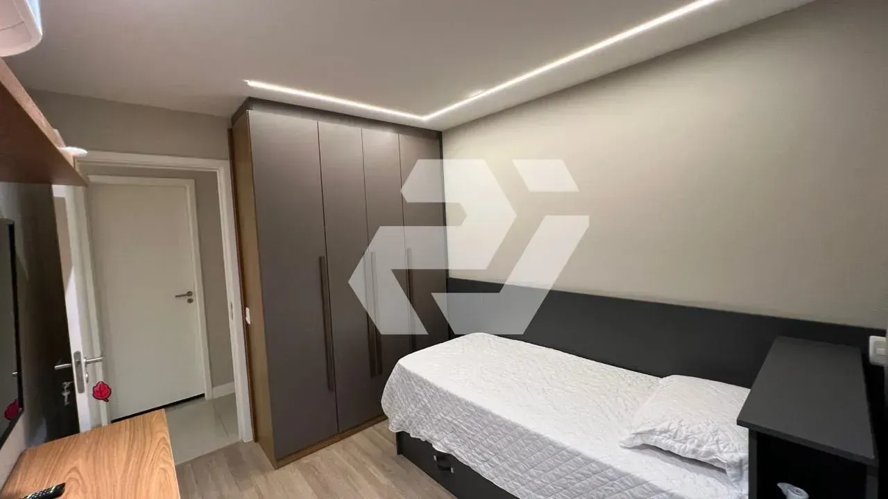 Furnished apartment with open-plan kitchen and 2 bedrooms — photo 3