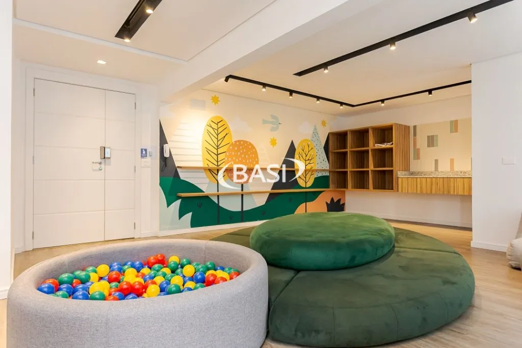 Glass-enclosed balcony in a 3-bedroom apartment, 80 m² — photo 77