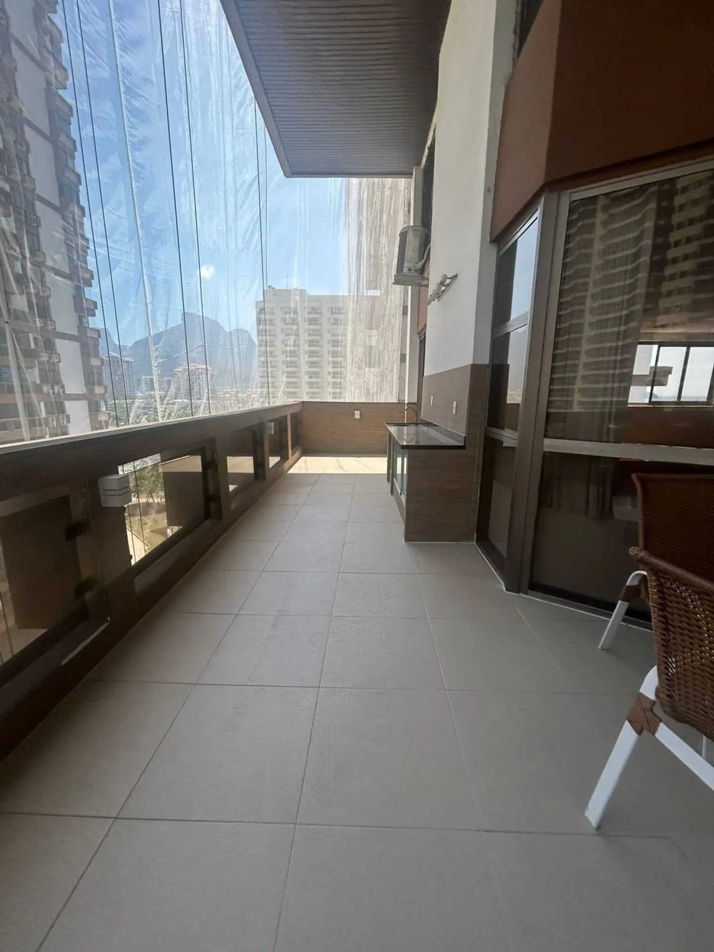 Apartment with 4 bedrooms and an enclosed balcony — photo 14
