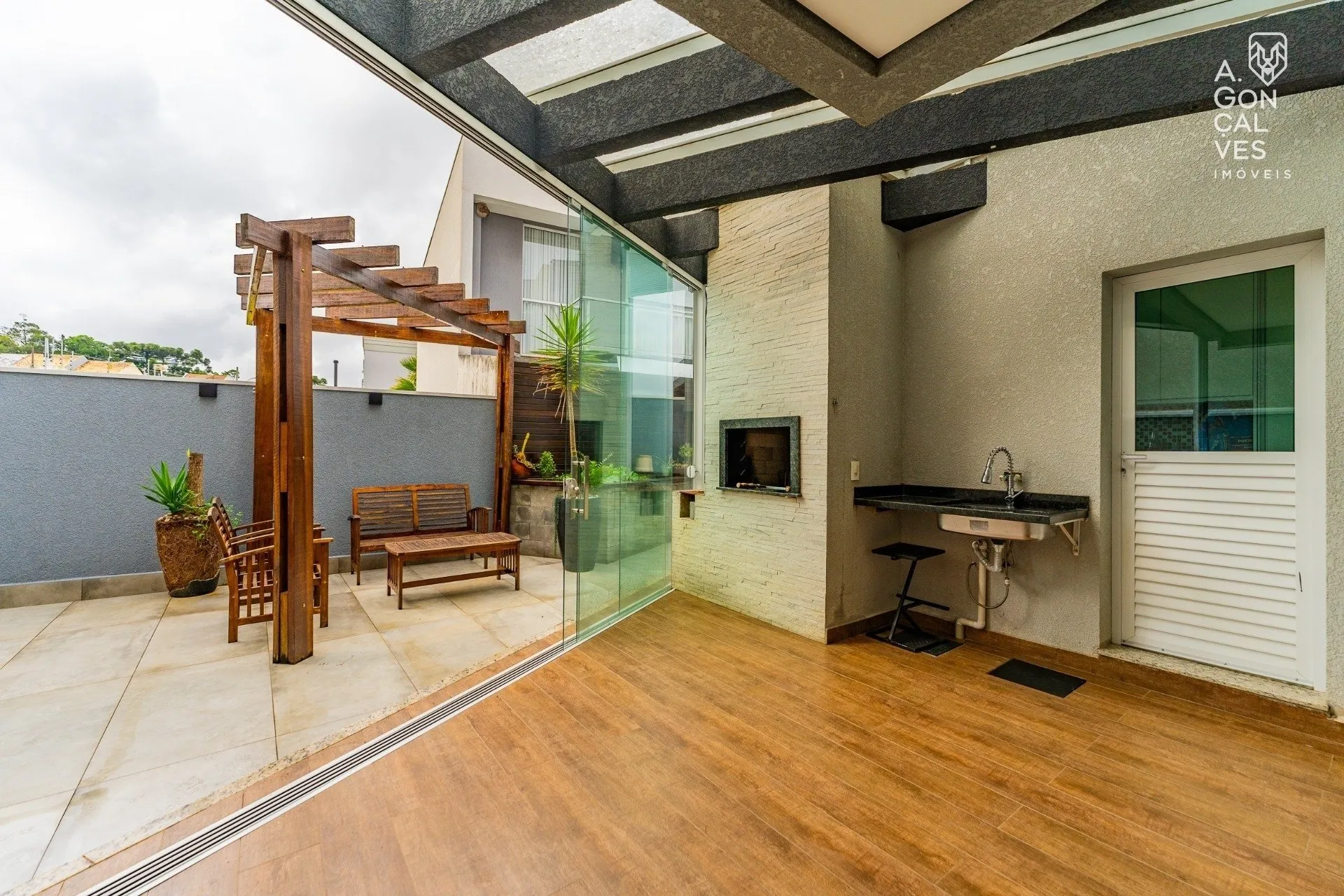 Furnished house with 3 bedrooms and 4 bathrooms — photo 32
