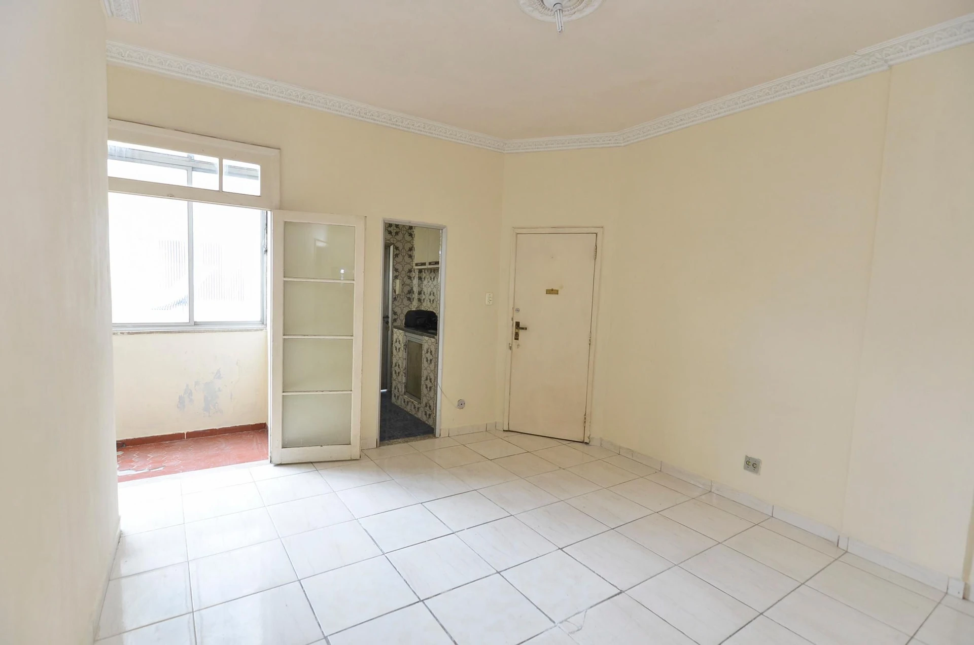 Unfurnished 2-bedroom apartment with balcony
