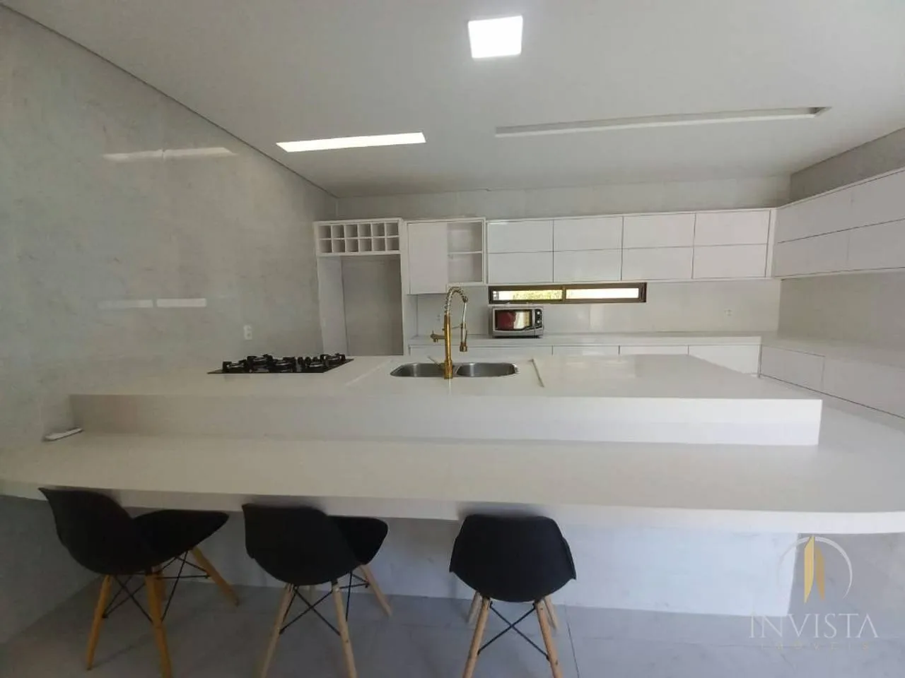 Furnished house, 481 m², with floor-to-ceiling windows — photo 8