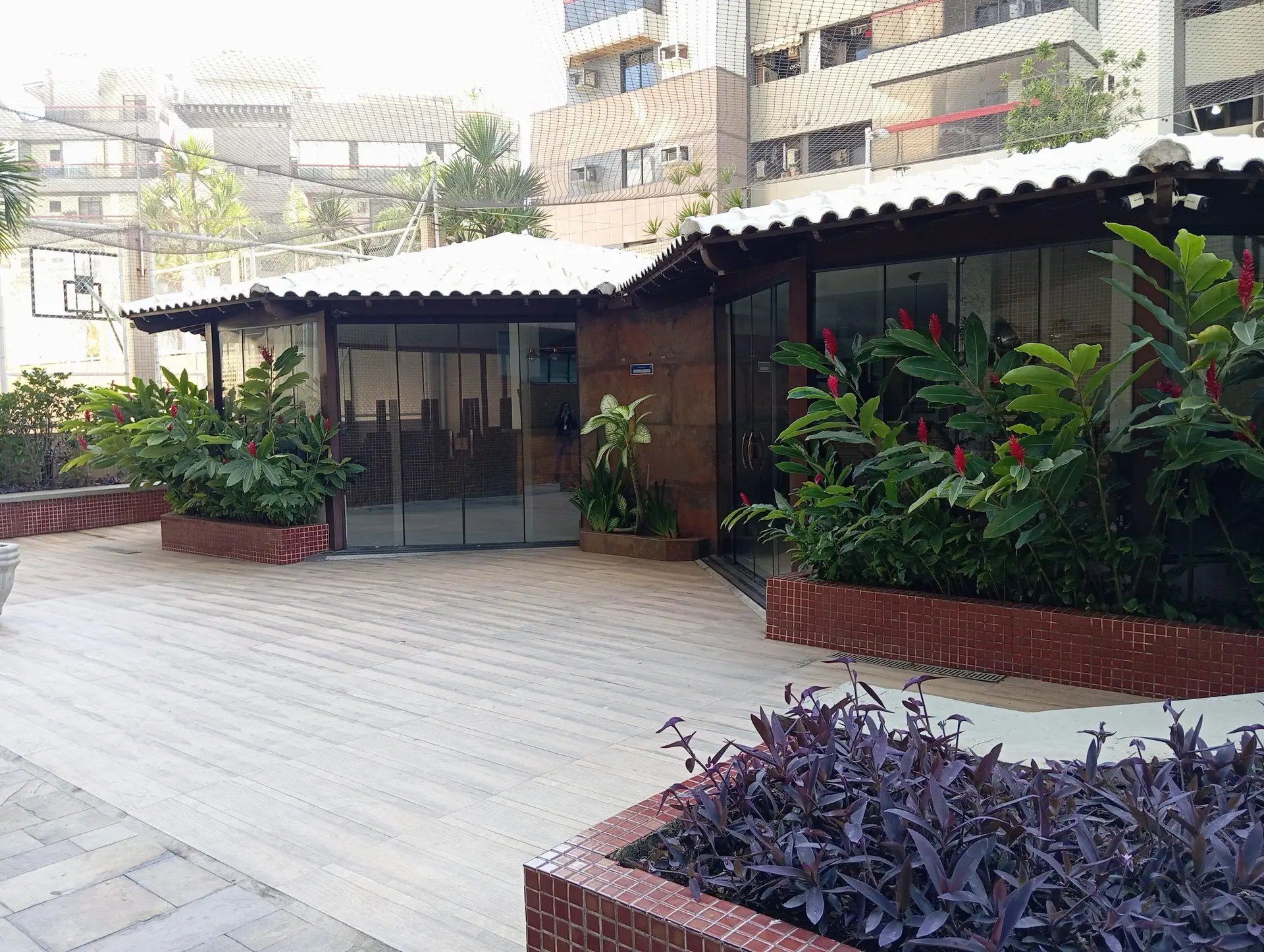 Furnished 3-bedroom apartment with enclosed balcony — photo 34
