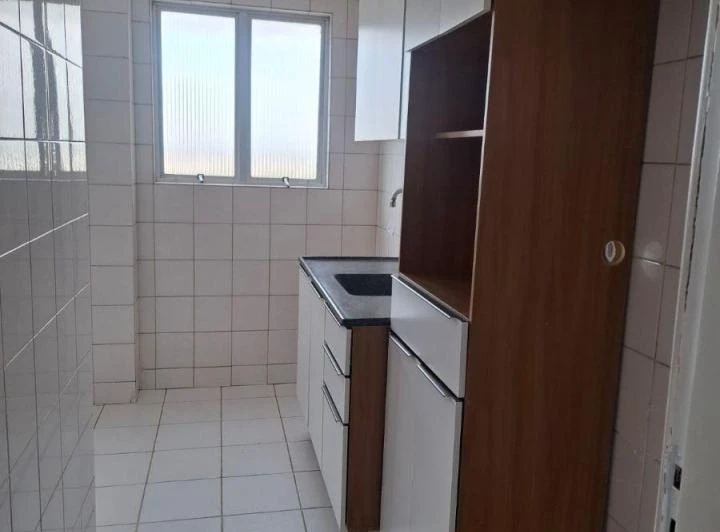 Unfurnished apartment with 3 bedrooms and 1 bathroom — photo 2