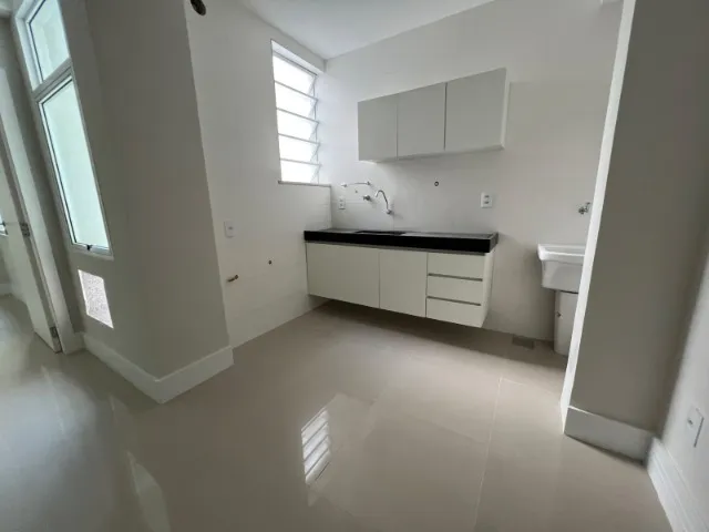 2-bedroom apartment in a building with a gym — photo 3