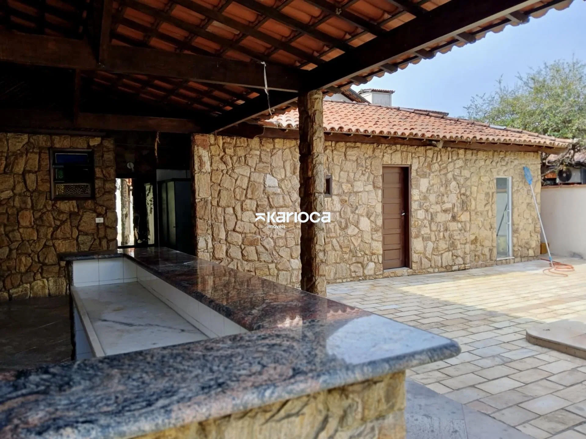 House with 4 bedrooms and private garden BBQ area — photo 21