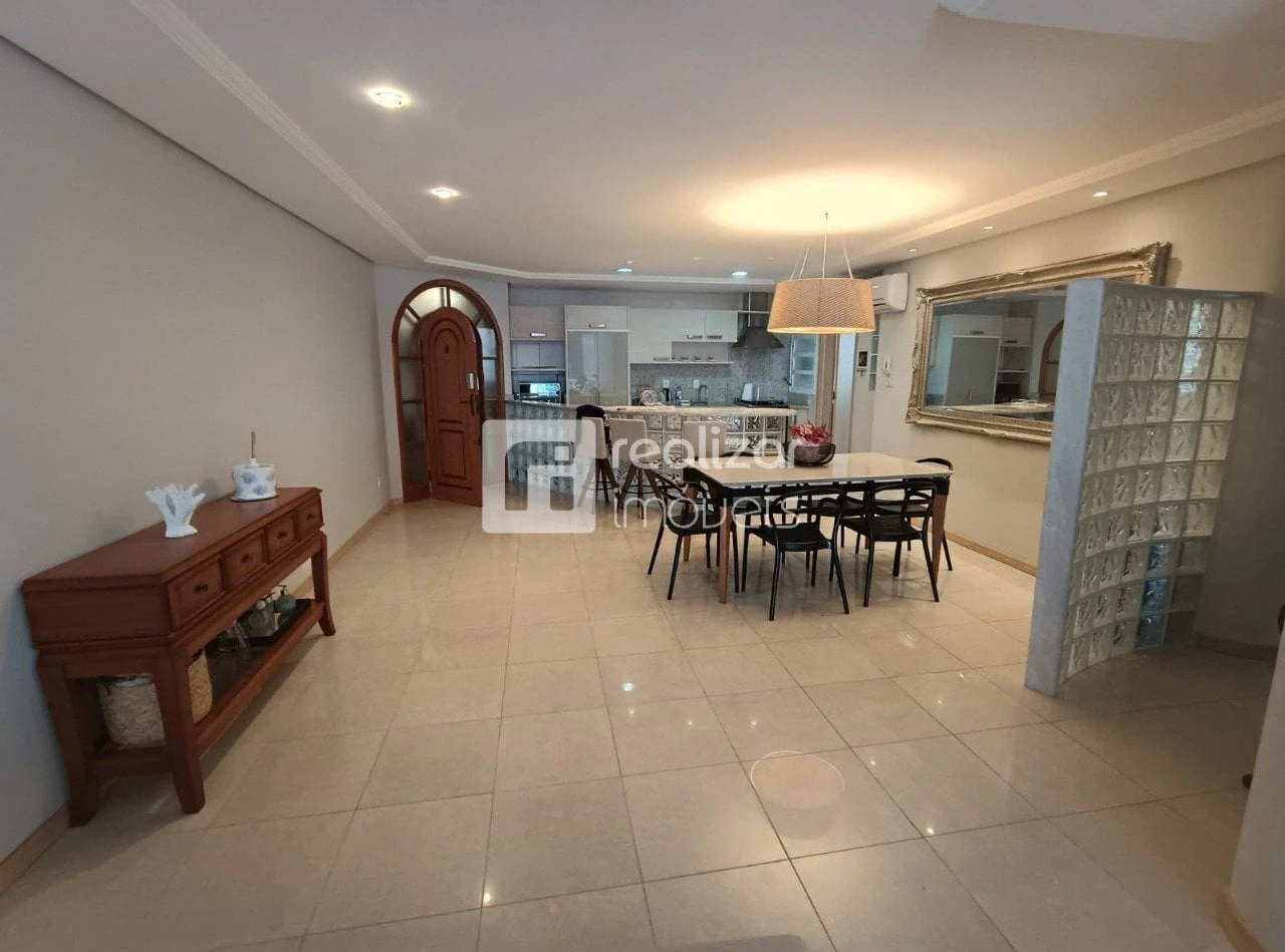 Apartamento de 4 dormitorios con 196 m² y 2 plazas — photo 2