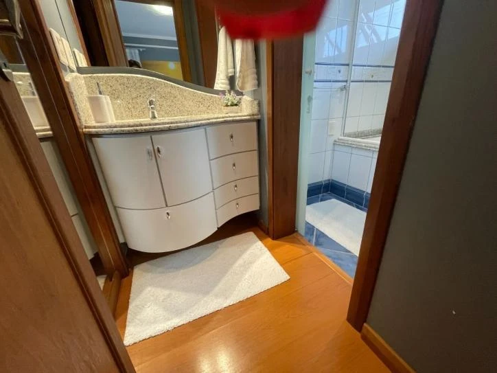 Ванна и 6 спален: дом 320 м² — photo 44