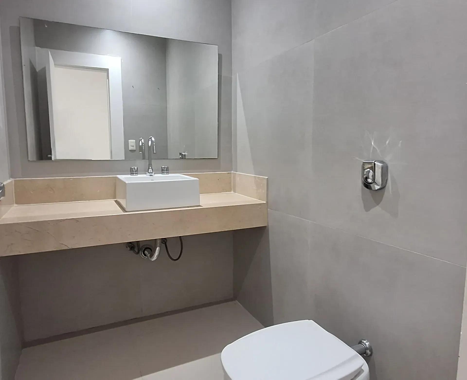House with 900 m², 5 bedrooms and 4 parking spots — photo 32
