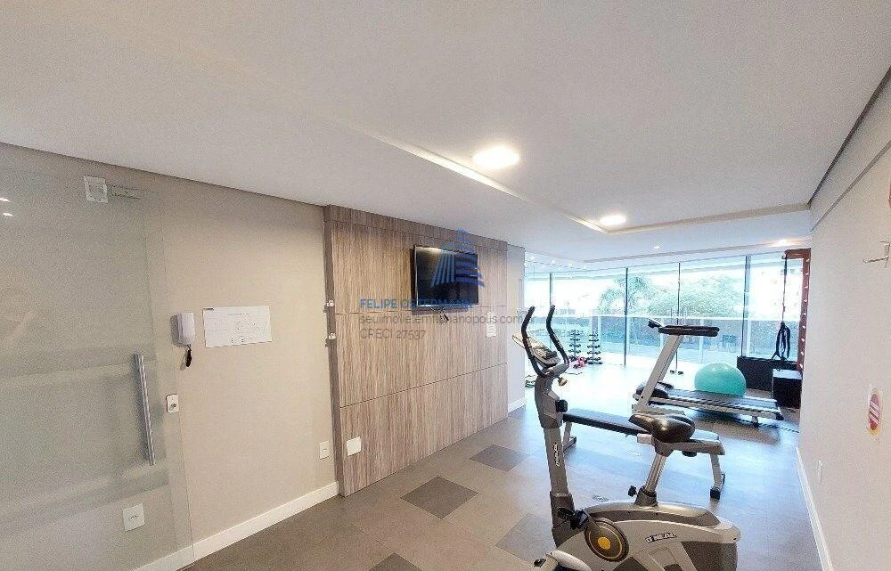 One-bedroom apartment with a glass-enclosed balcony — photo 37
