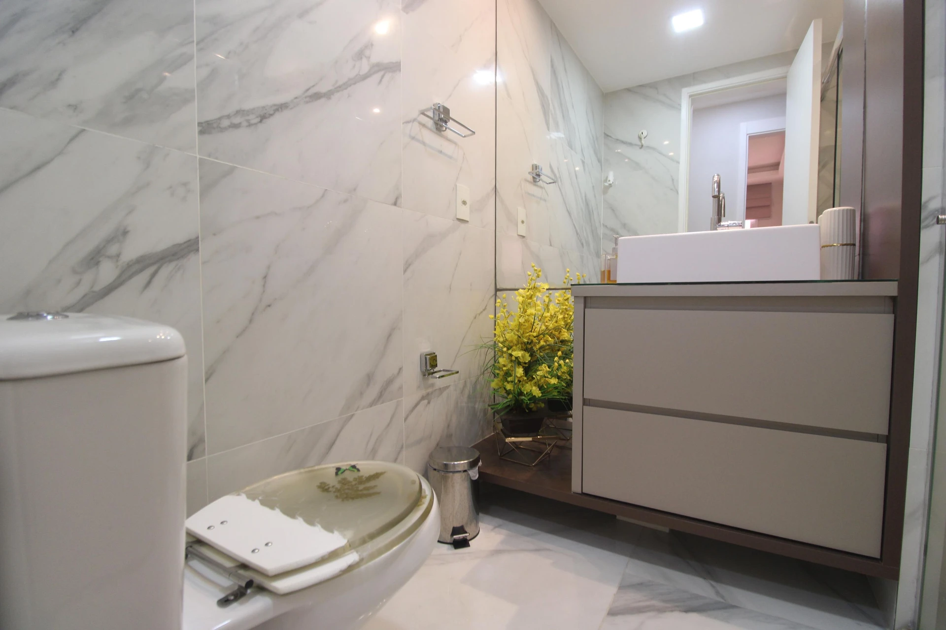 Furnished apartment, 72 m², with a glass-enclosed balcony — photo 41