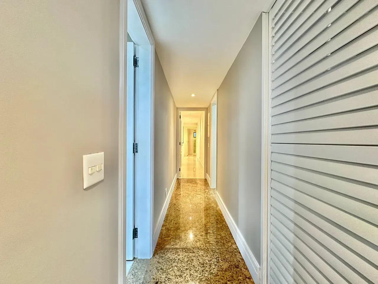 Furnished apartment, 268 m², with a water view — photo 3