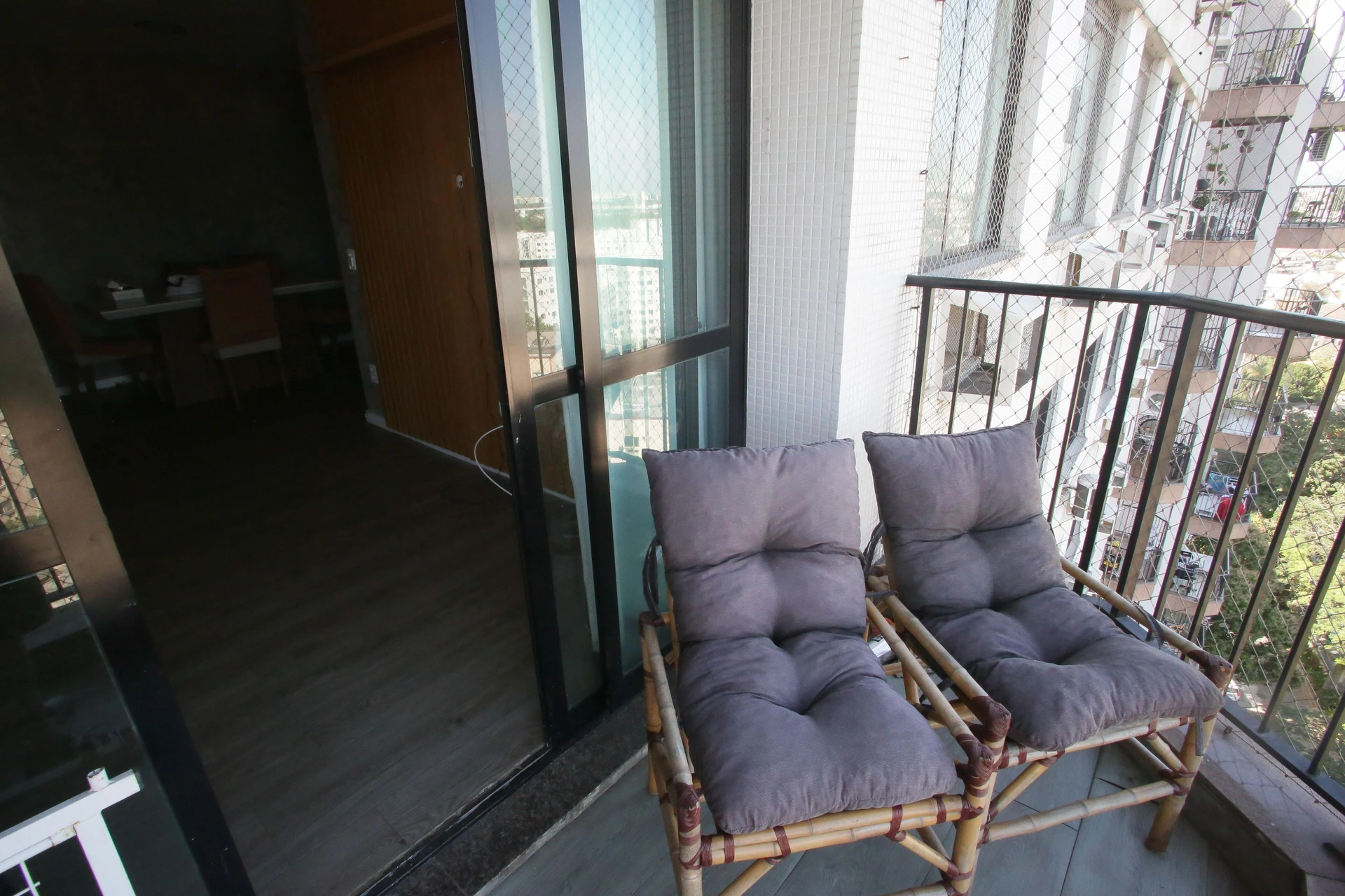 3-bedroom apartment with a balcony and 1 parking space — photo 11