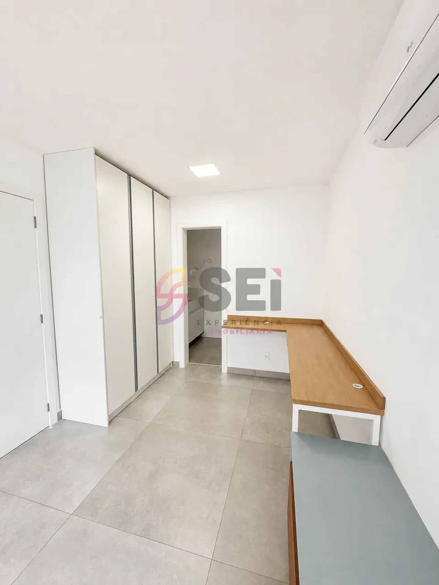 512 m² house with 5 bedrooms and open-plan kitchen — photo 20