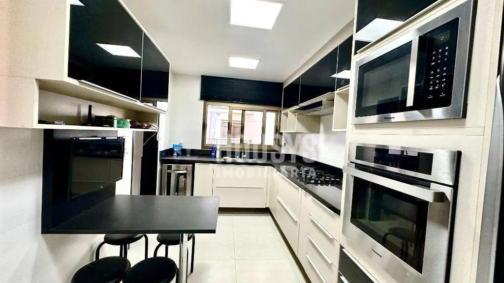 Furnished 4-bedroom apartment with 169 m² — photo 6