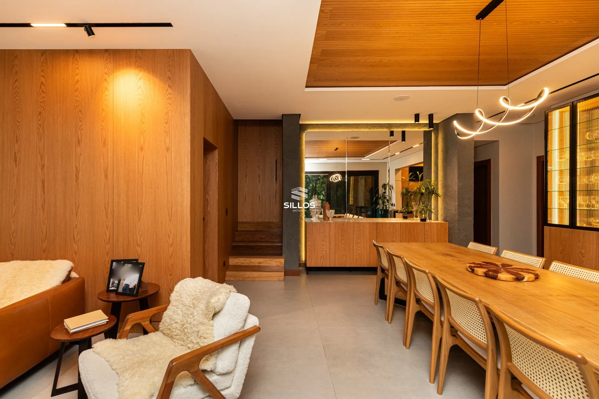 Condominium house with 5 bedrooms and 4 en-suites with balcony — photo 3