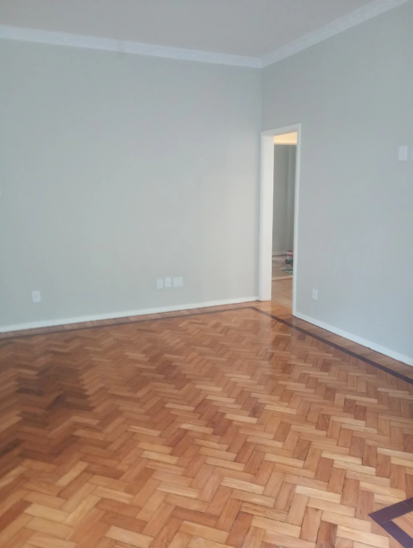 Wood or laminate floors in a 3-bedroom apartment, 60 m² — photo 19