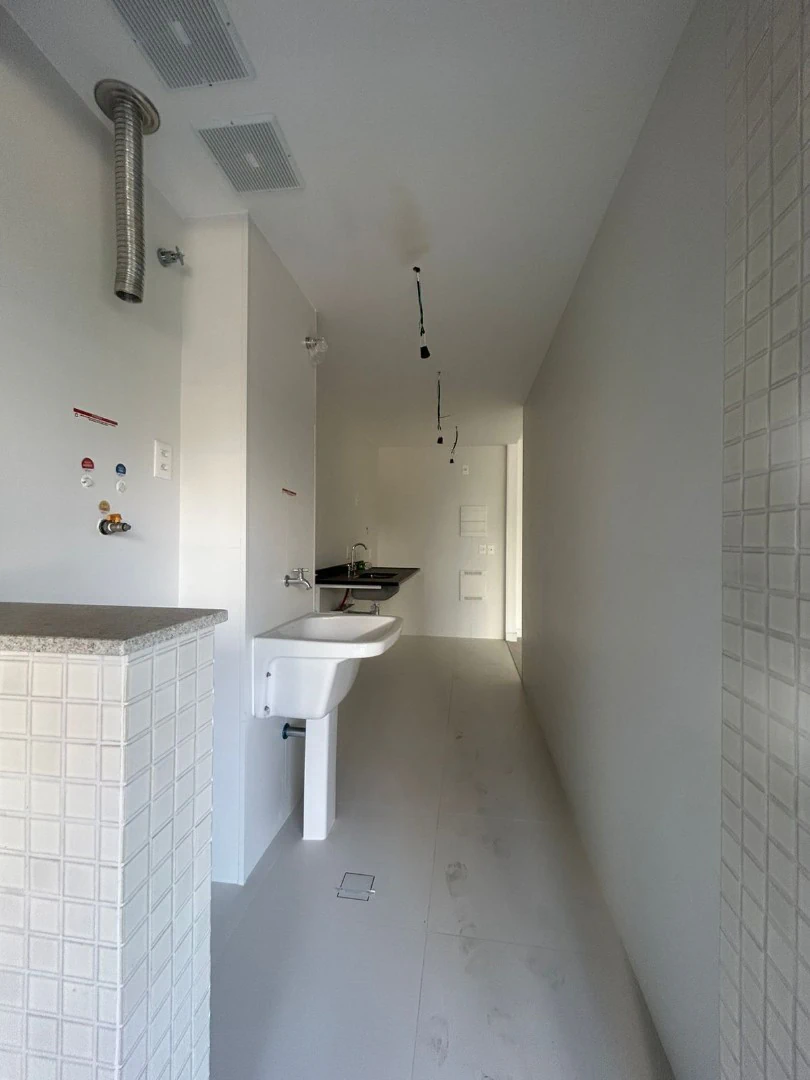 2-bedroom apartment with suite and glassed balcony — photo 7