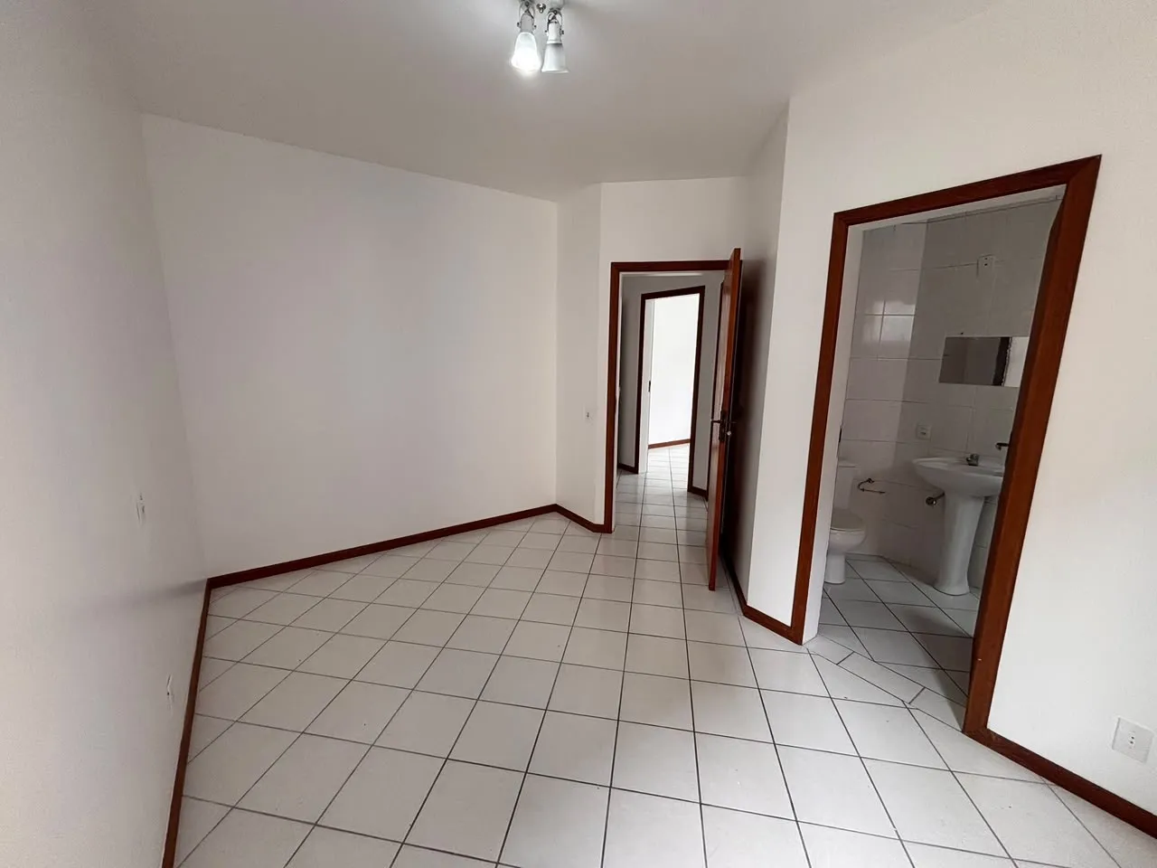 3-bedroom apartment in a building with a gym — photo 11