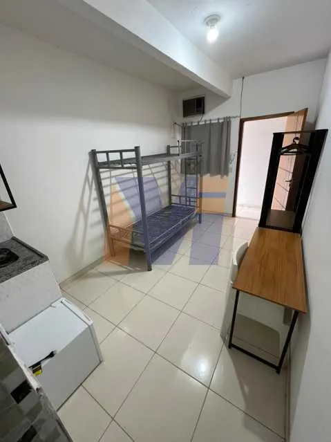 Unfurnished studio with air conditioning and kitchenette
