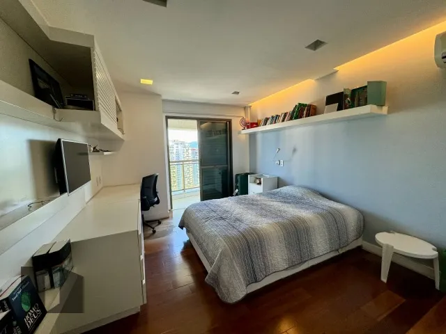 Furnished penthouse apartment with 5 bedrooms and 5 baths — photo 25