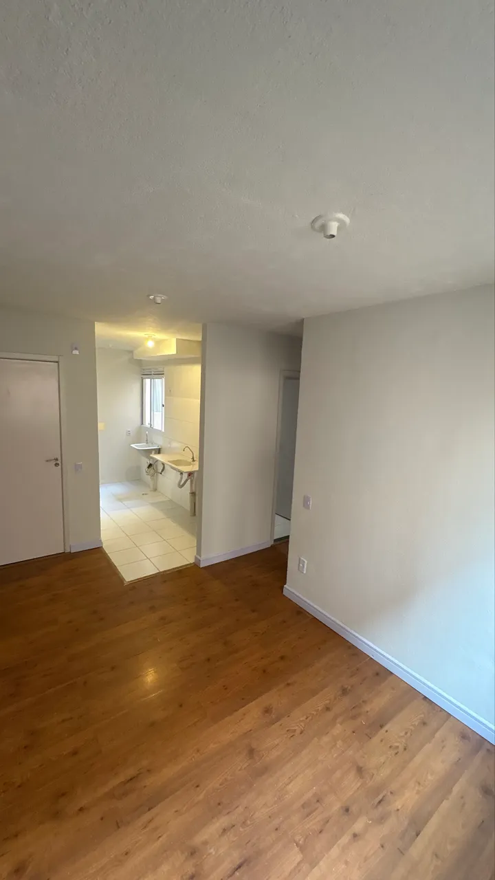 2-bedroom apartment with wood or laminate floors — photo 6