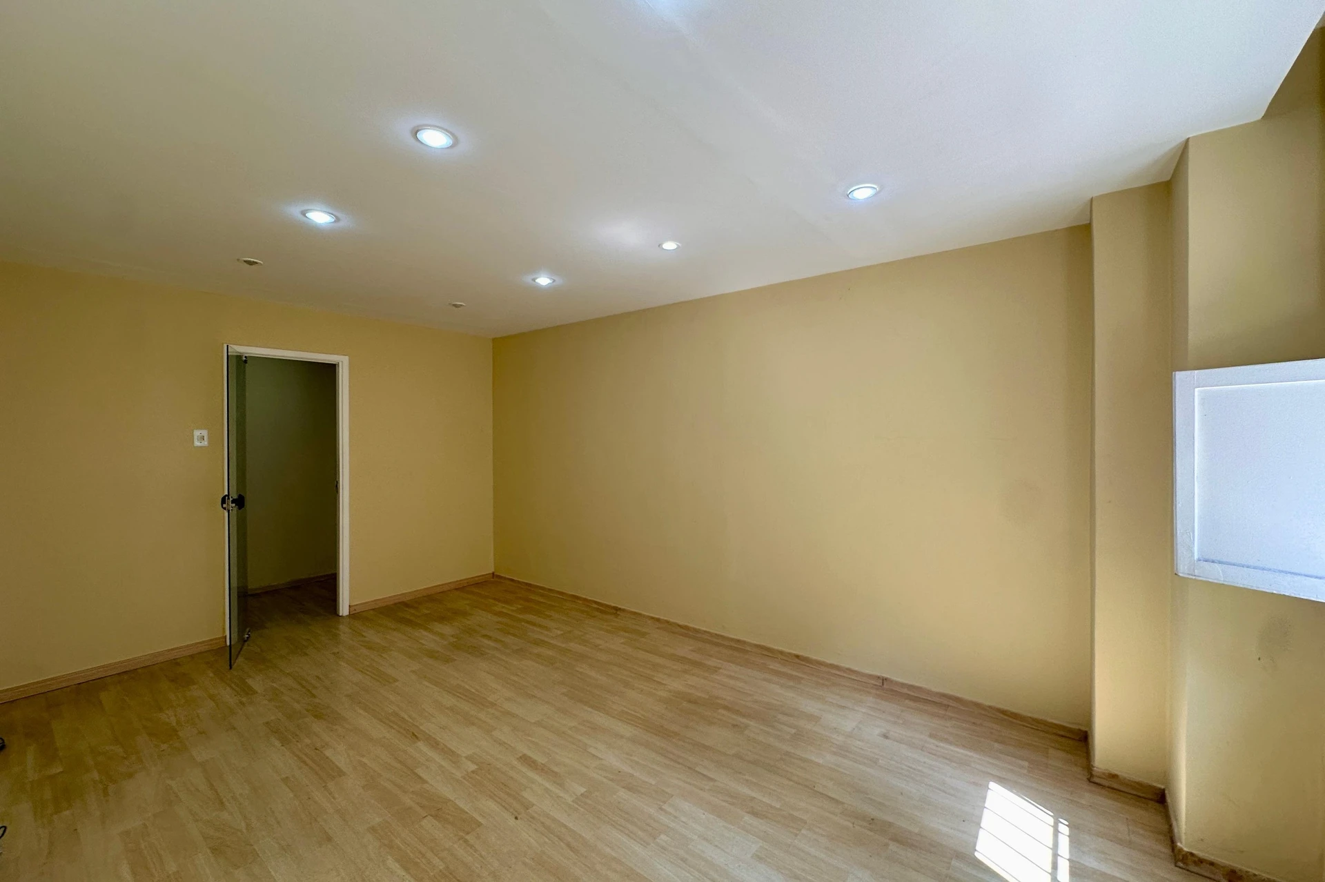 Apartment with 2 bedrooms and air conditioning, no parking — photo 9