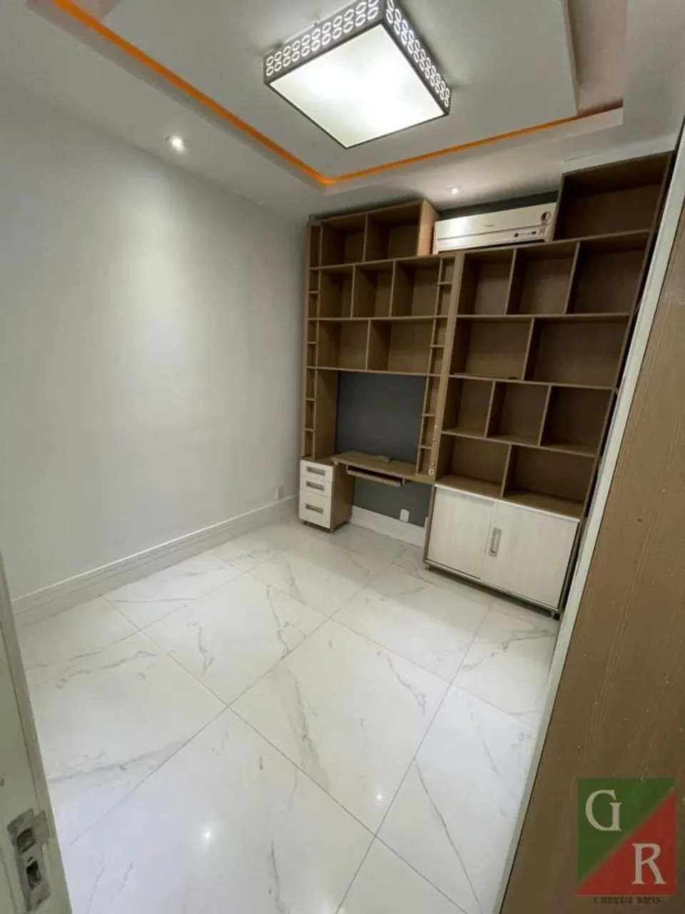 3-bedroom apartment with an open-plan kitchen — photo 15