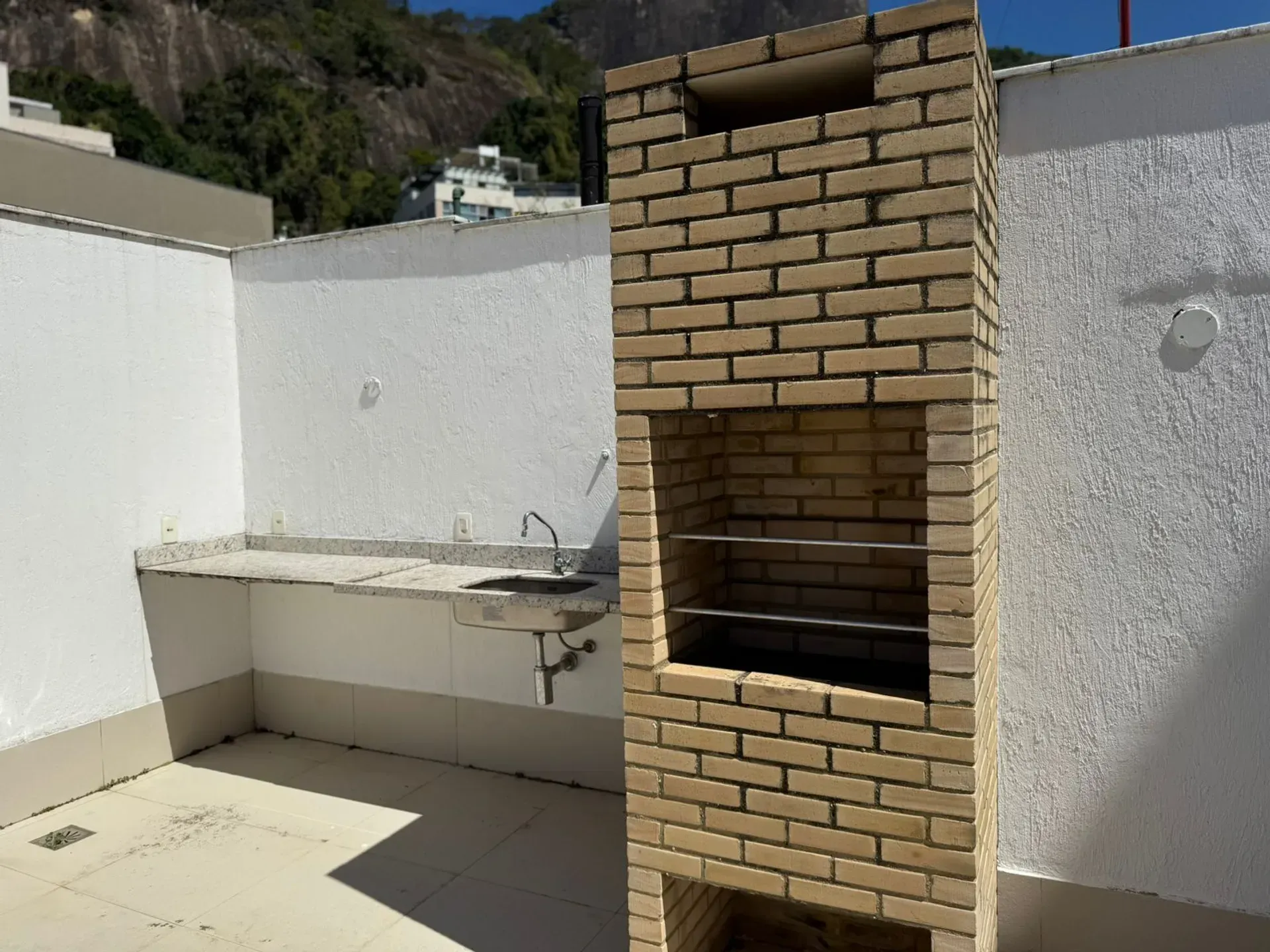 Apartment with balcony, 3 bedrooms and 2 parking spots — photo 39
