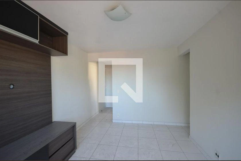 2-bedroom apartment with a glass shower box and pets allowed — photo 26