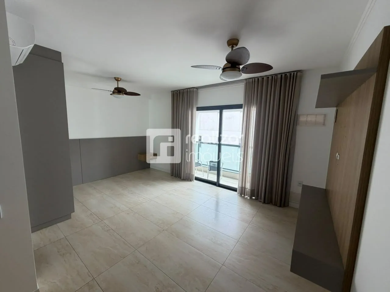 One-bedroom apartment in a building with a gym