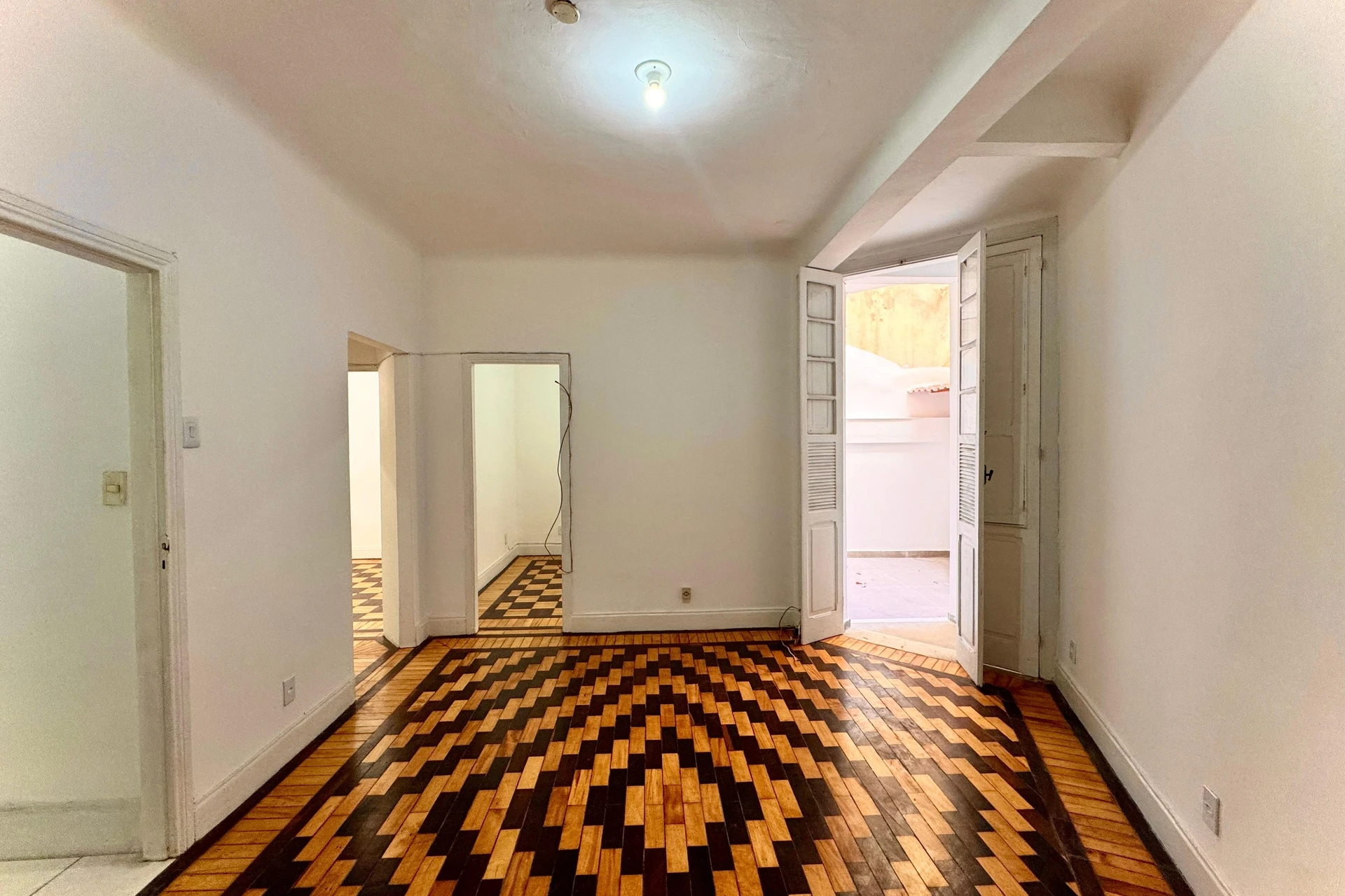 Невмебльована квартира з 3 спальнями і балконом — photo 8