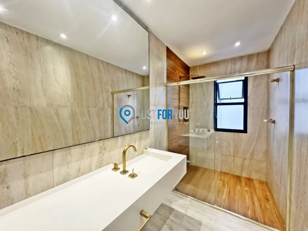 3-bedroom apartment with 5 bathrooms and 370 m² — photo 25