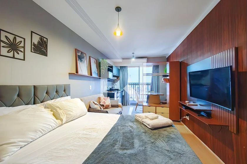 One-bedroom apartment in a building with a gym — photo 11