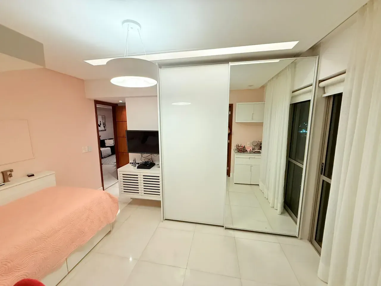 Apartamento mobiliado com 4 quartos e 5 banheiros, 233 m² — photo 14