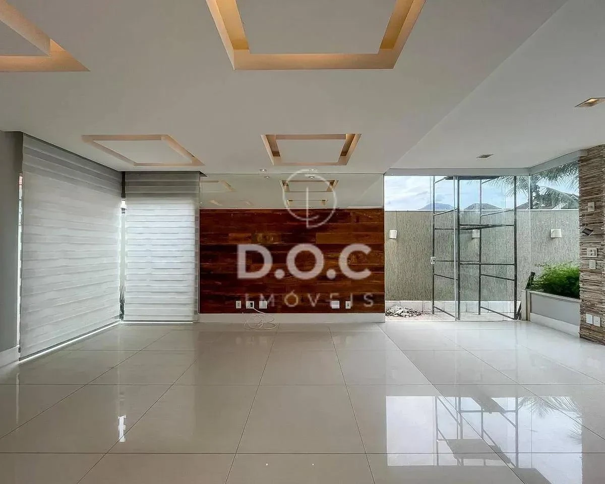 Floor-to-ceiling windows in a 5-bedroom house, 300 m² — photo 32