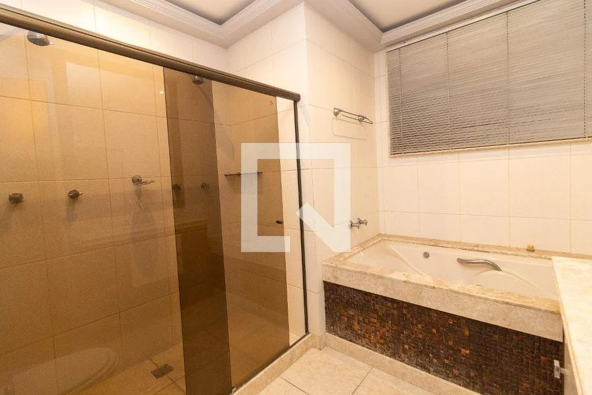 Квартира 244 м² с 4 спальнями и отдельной кухней — photo 45