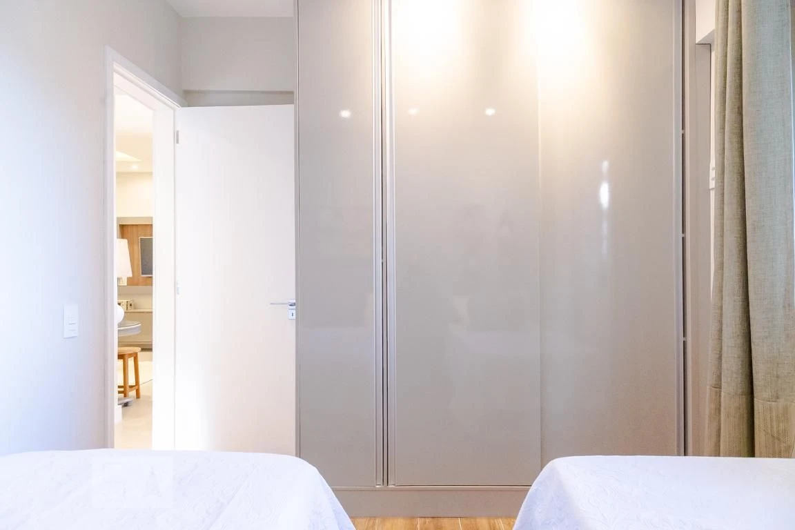 Furnished 2-bedroom apartment with a glassed-in balcony — photo 72