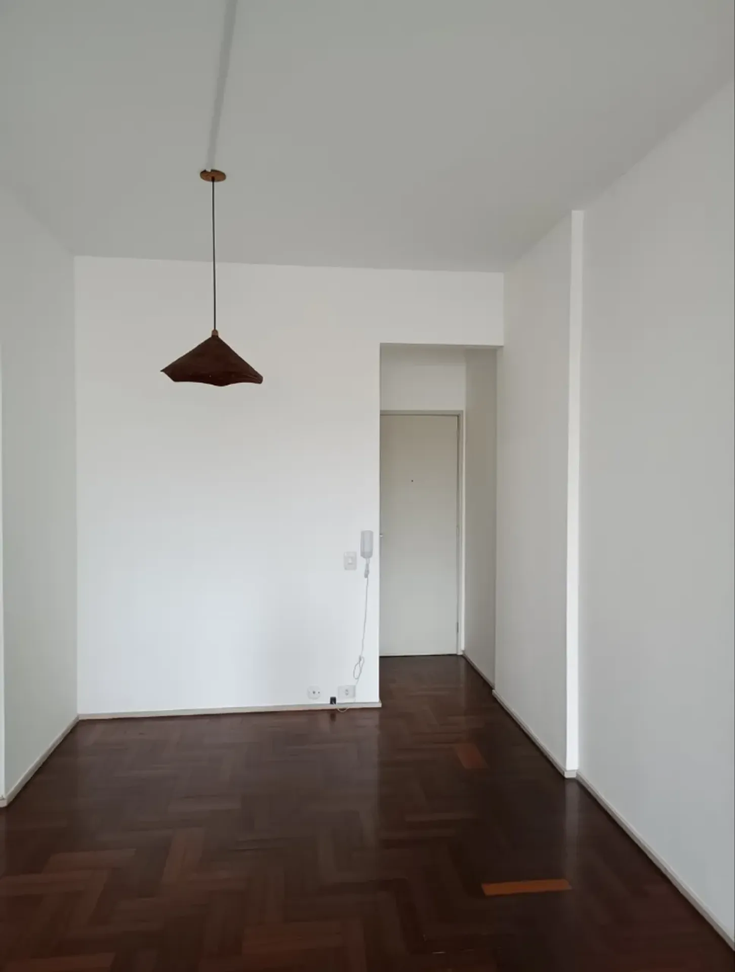 Wood or laminate floors in a 3-bedroom apartment, 97 m² — photo 15