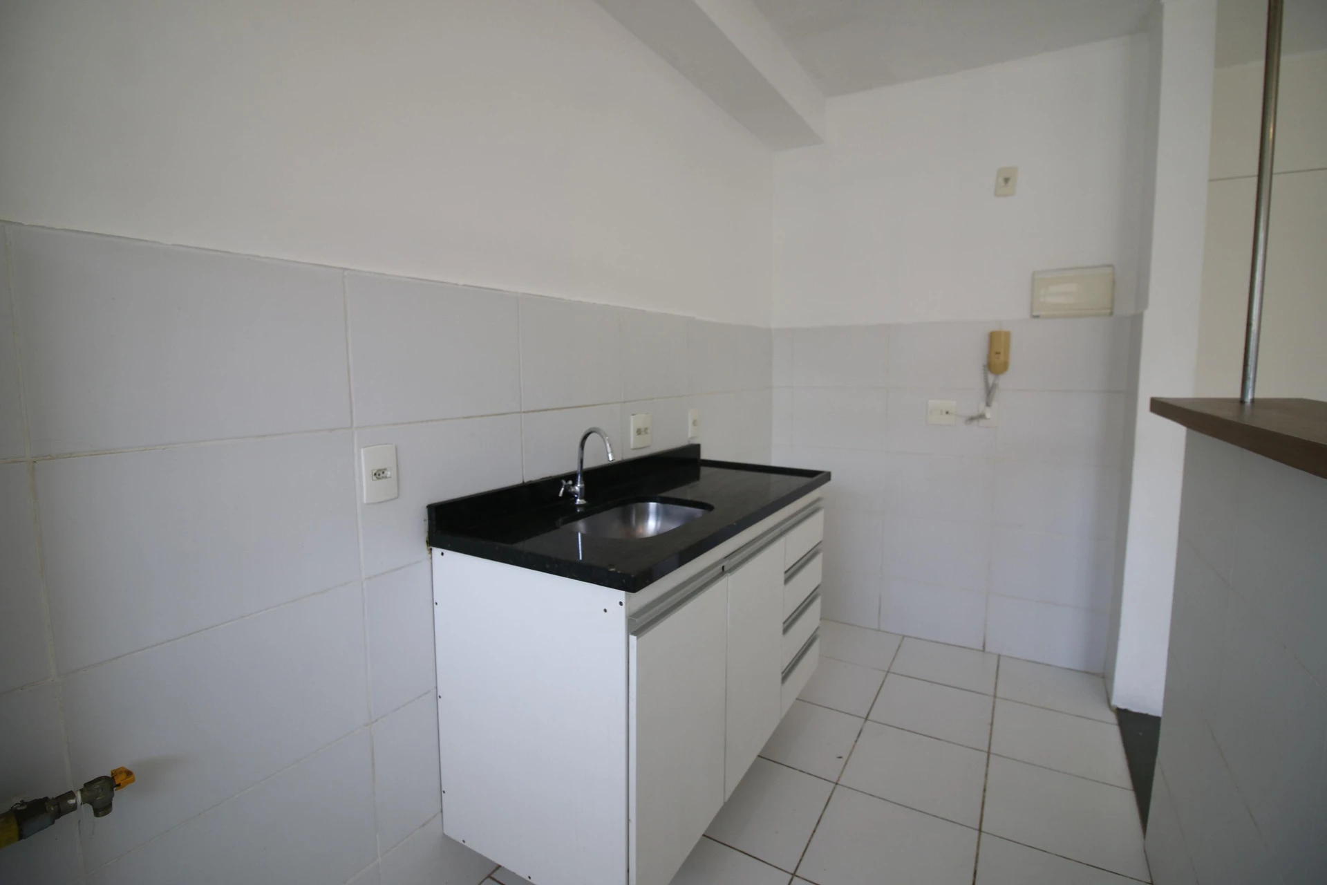 2-bedroom apartment in a building with a gym — photo 14